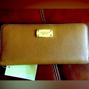 Michael Kors Jet Set Continental Wallet